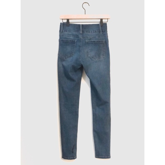 High Wasted Jeans - Picture 2 of 5